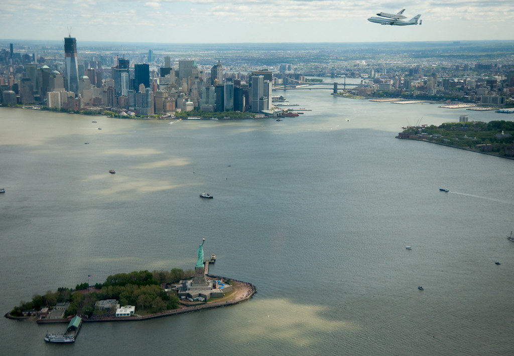 Shuttle Enterprise Flight to New York (201204270022HQ)